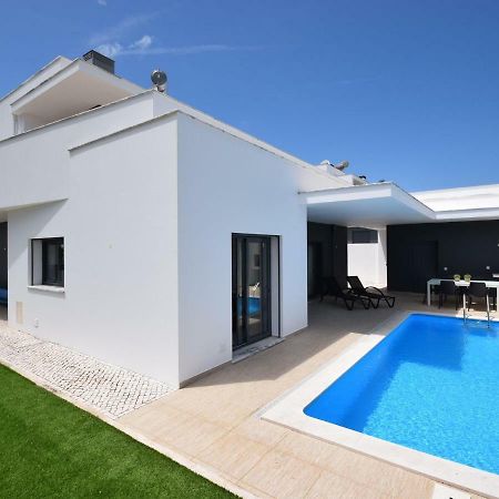 Modern Villa With Private Pool Near The Beautiful Beach Of Foz De Arelho Nadadouro Екстериор снимка