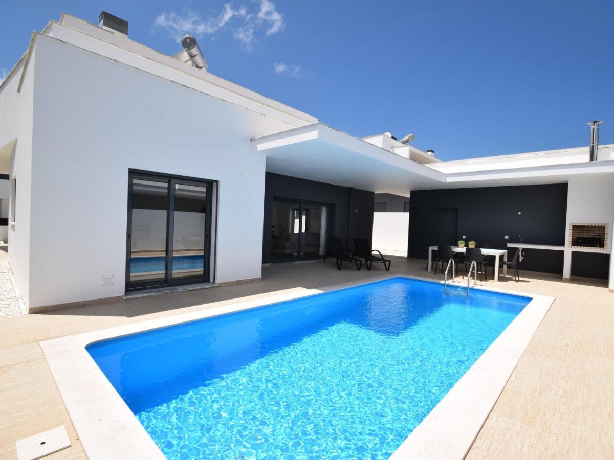 Modern Villa With Private Pool Near The Beautiful Beach Of Foz De Arelho Nadadouro Стая снимка