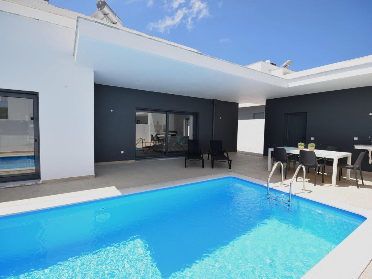Modern Villa With Private Pool Near The Beautiful Beach Of Foz De Arelho Nadadouro Екстериор снимка
