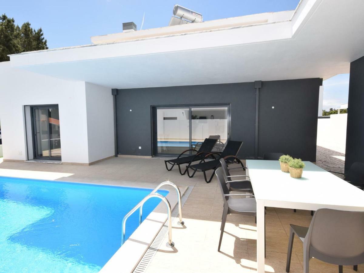 Modern Villa With Private Pool Near The Beautiful Beach Of Foz De Arelho Nadadouro Екстериор снимка